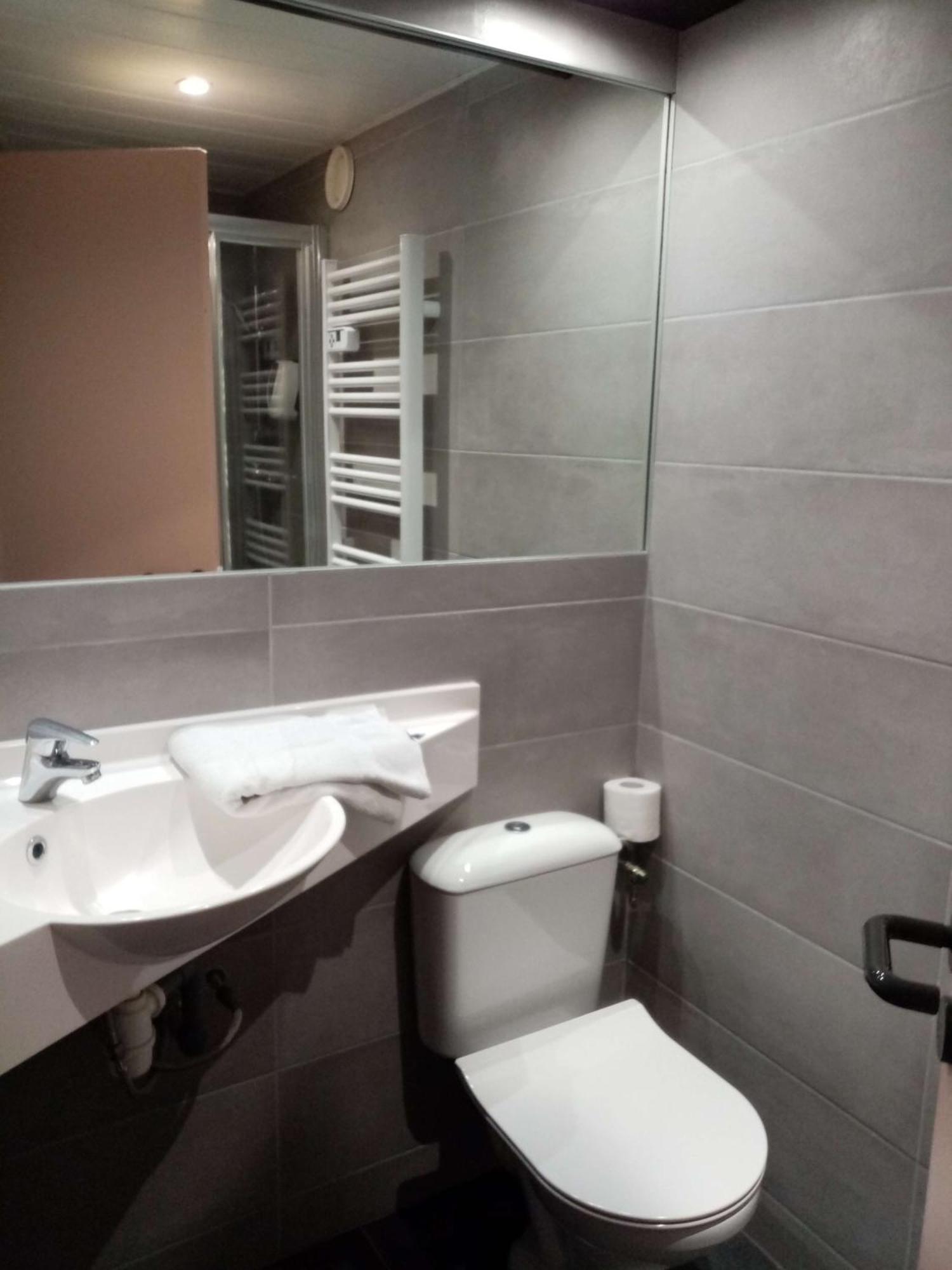 Brit Hotel St-Quentin/Nord Fayet  Eksteriør bilde