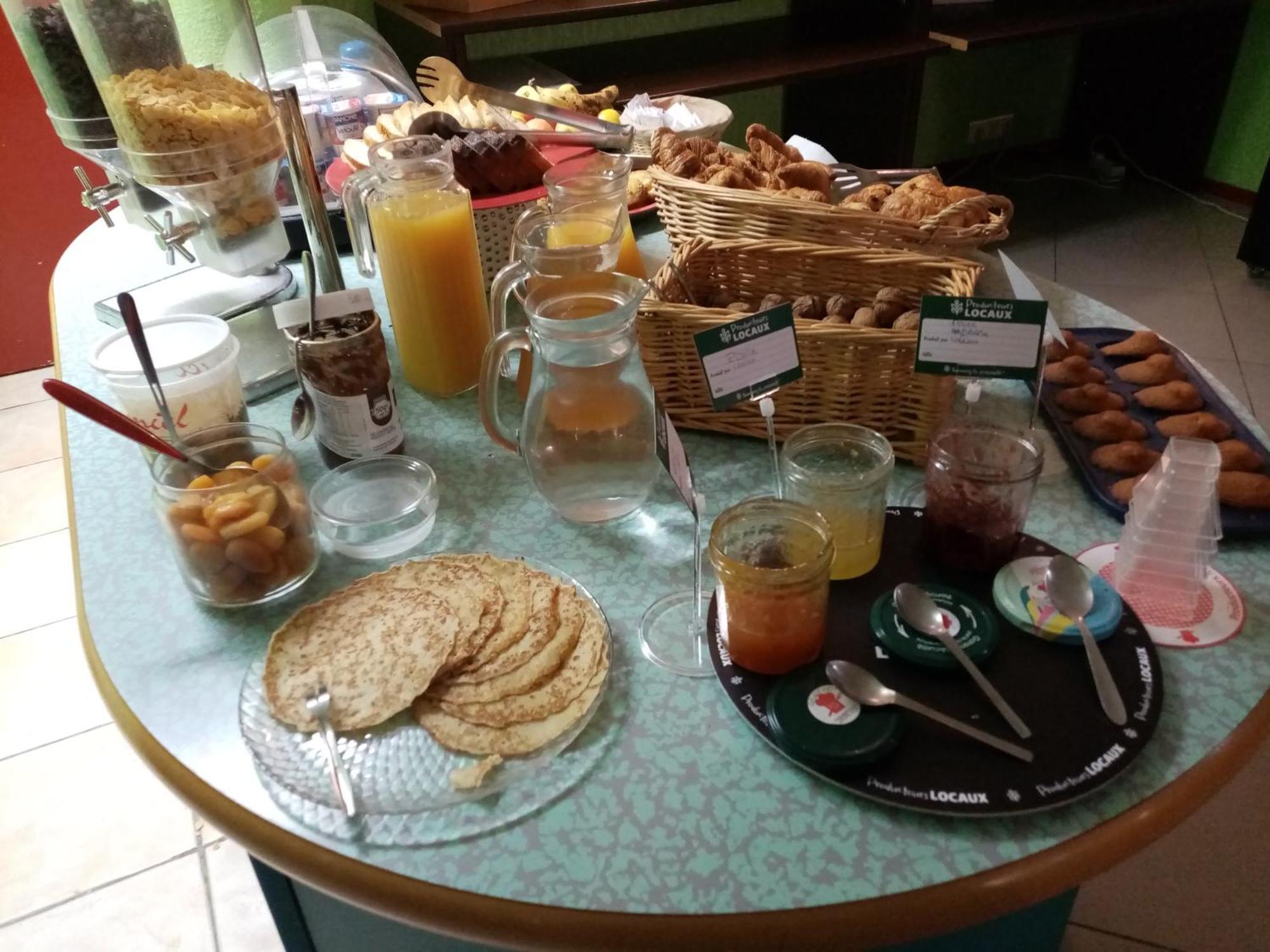 Brit Hotel St-Quentin/Nord Fayet  Eksteriør bilde