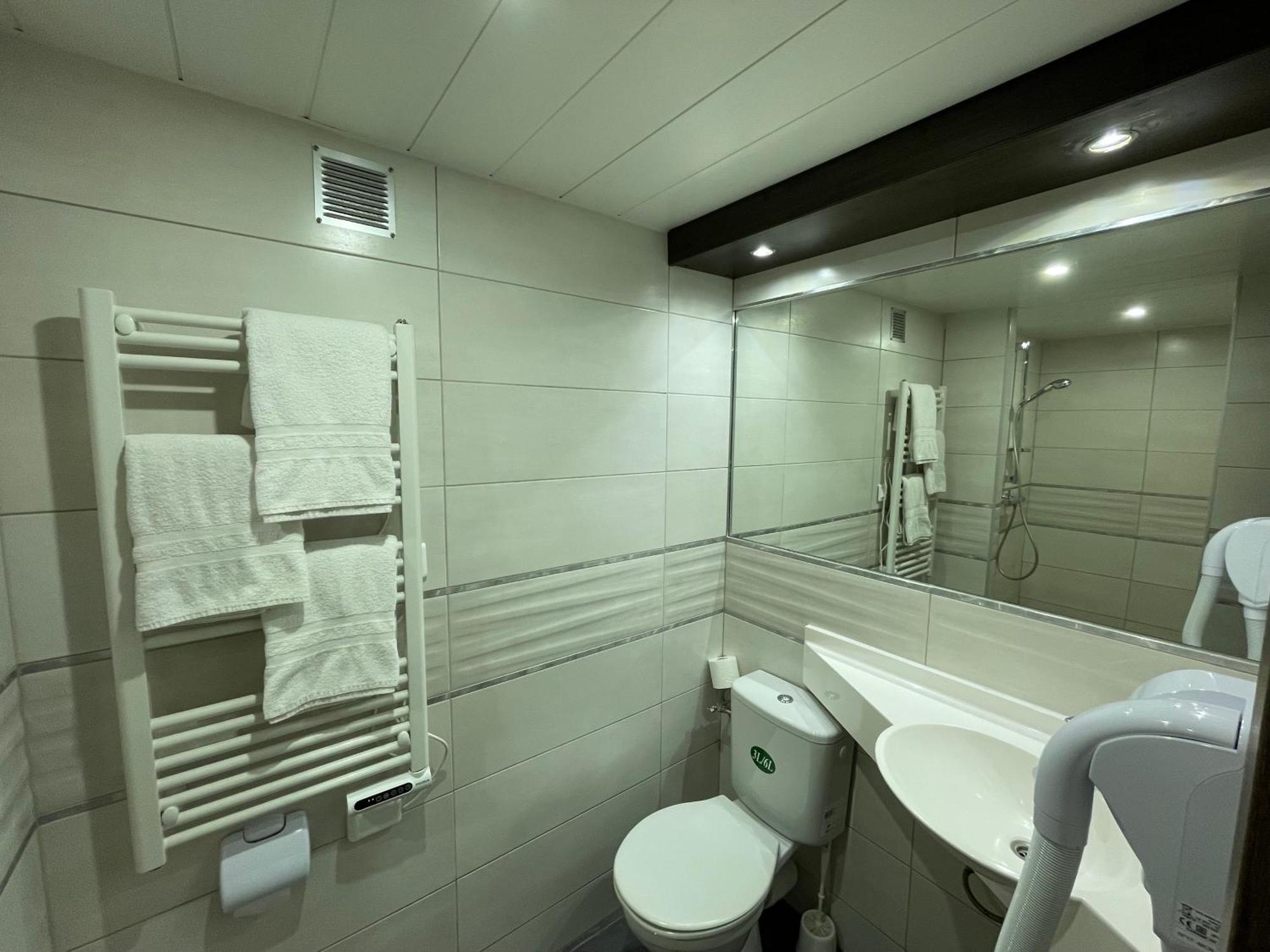Brit Hotel St-Quentin/Nord Fayet  Eksteriør bilde