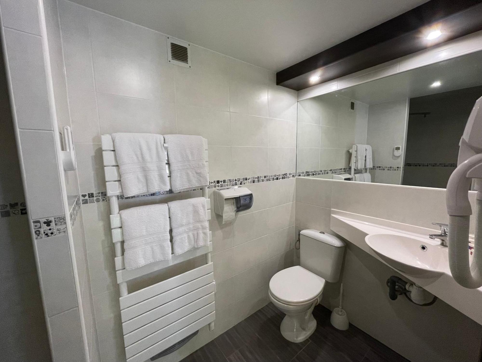 Brit Hotel St-Quentin/Nord Fayet  Eksteriør bilde