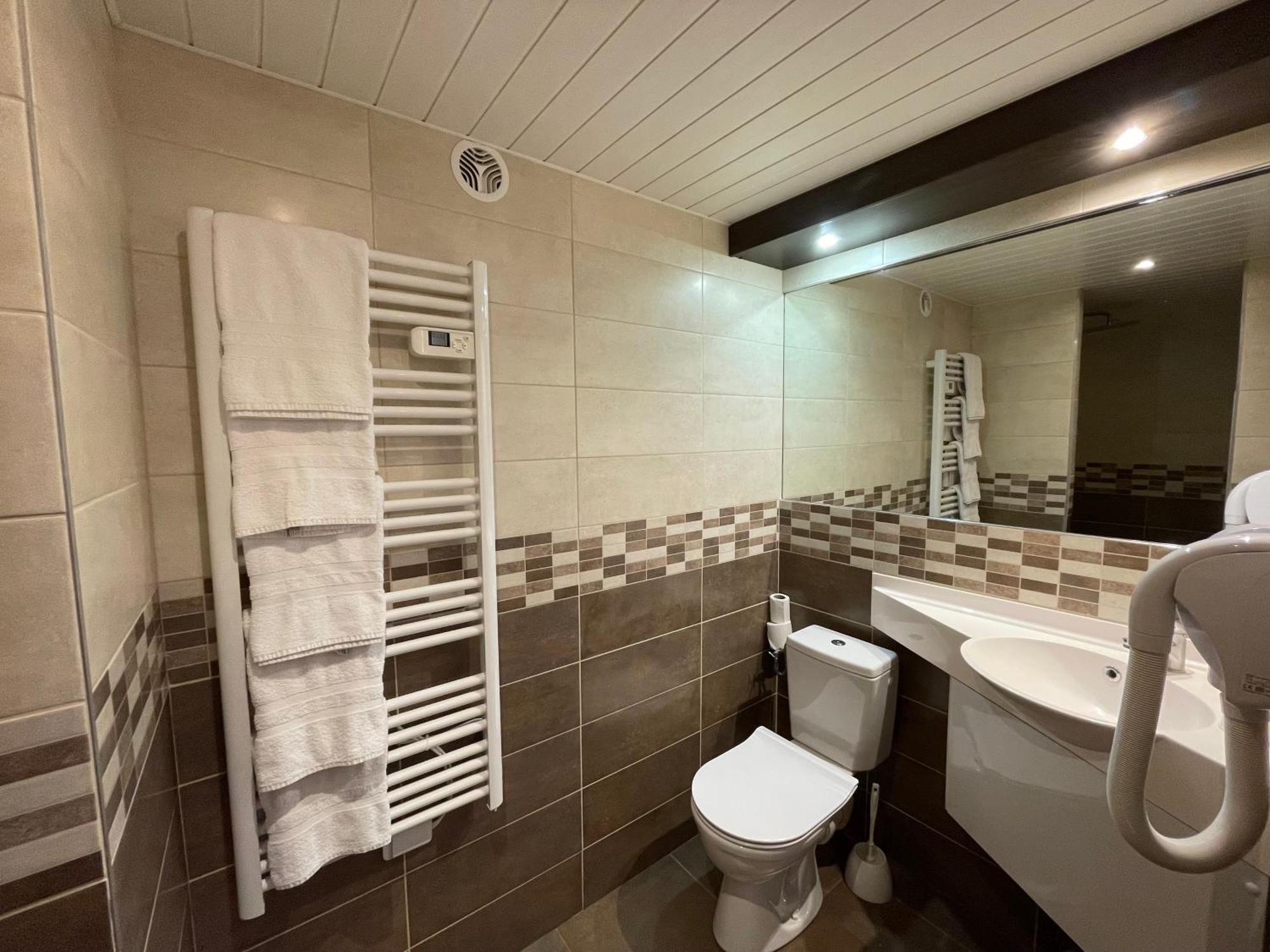 Brit Hotel St-Quentin/Nord Fayet  Eksteriør bilde